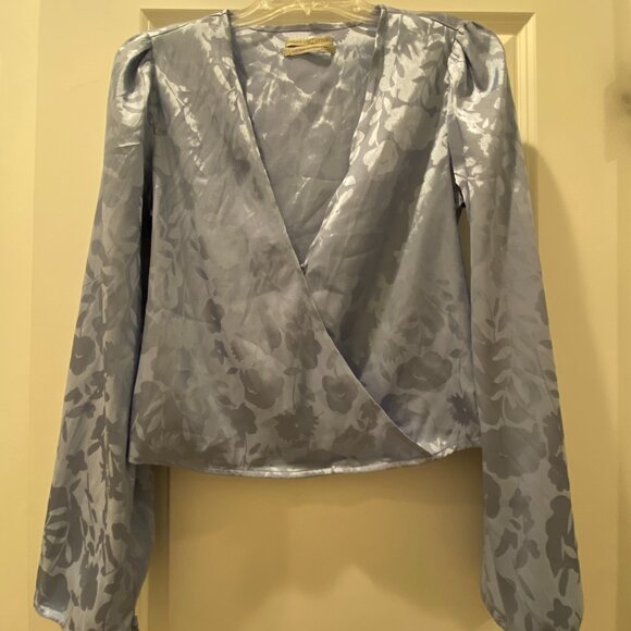 Urban Outfitters Blue Floral V Neck Long Sleeved Crop Top Size Small - Picture 1 of 4